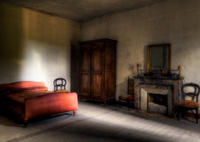 Chambre d'un manoir abandonnée, France