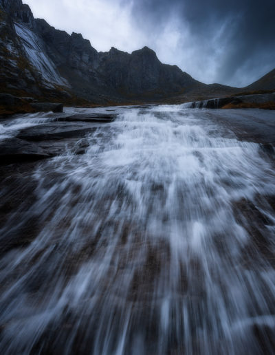 La Nature à l'état pur. Cascade au coeur des Lofoten, Norvège