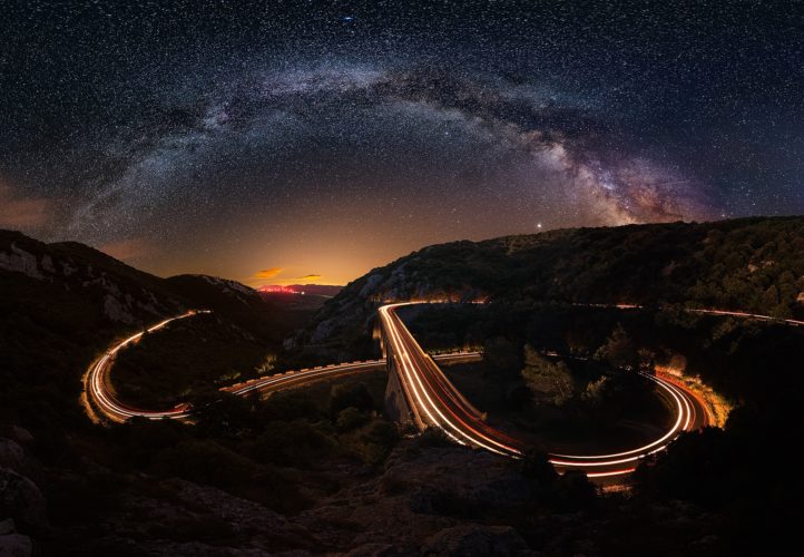 infinity, Caudiès-de-Fenouillèdes, Pyrénées-Orientales, Occitanie Traînées lumineuses sur la route du pont du col de Saint-Louis sous la Voie lactée, Caudiès-de-Fenouillèdes.